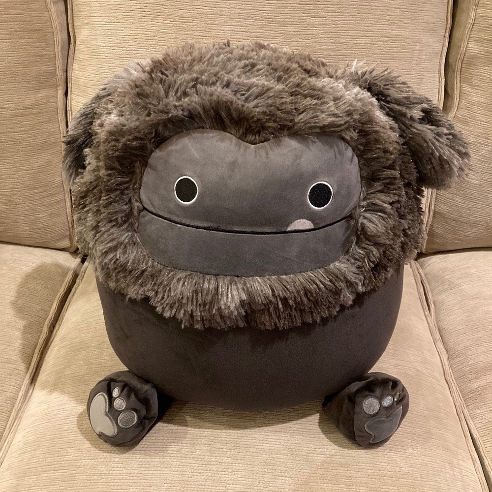 Wallis The 16" Bigfoot Squishmallow NWT